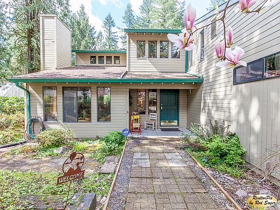 4th image of 18718 NE Cedar Dr