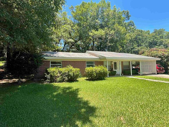 3rd image of 910 Abbiegail Dr