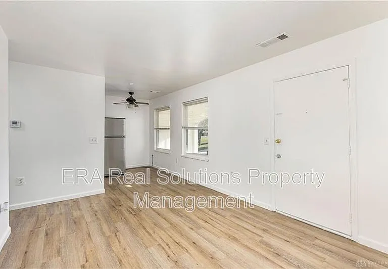 1241-1255 Devon Ave #1243-D — Photo 4