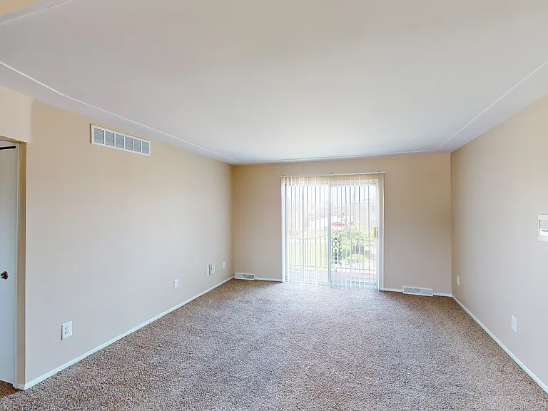 Rivercrest Apartments — Photo 7