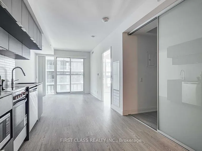 181 Dundas St E #1002 — Photo 6