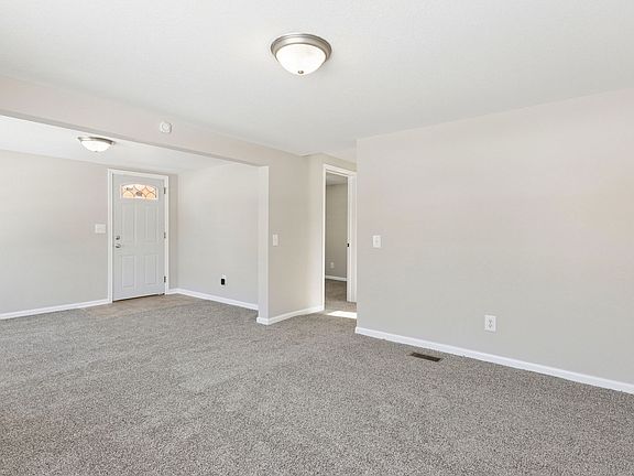 3rd image of 147 Caroline St