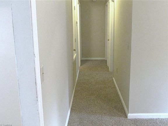 4th image of 3933 Eastland Ave #A