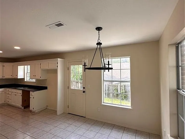 2226 E Cinnamon Way — Photo 7