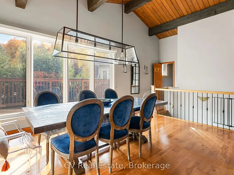 156 Chamonix Cres — Photo 14
