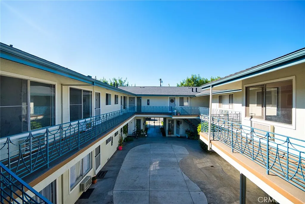 1 bed, 500 sqft, $1,800 — Photo 3