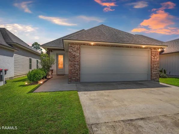 207 Twin Meadow Ln, Lafayette, LA 70508
