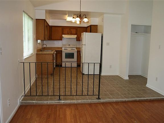 4th image of 3332 Kinsington Dr