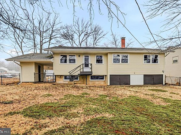 5th image of 1302 Stanford Rd