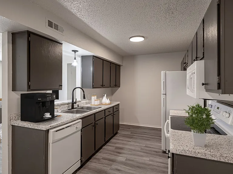 Crown Ridge Apartments — Photo 25