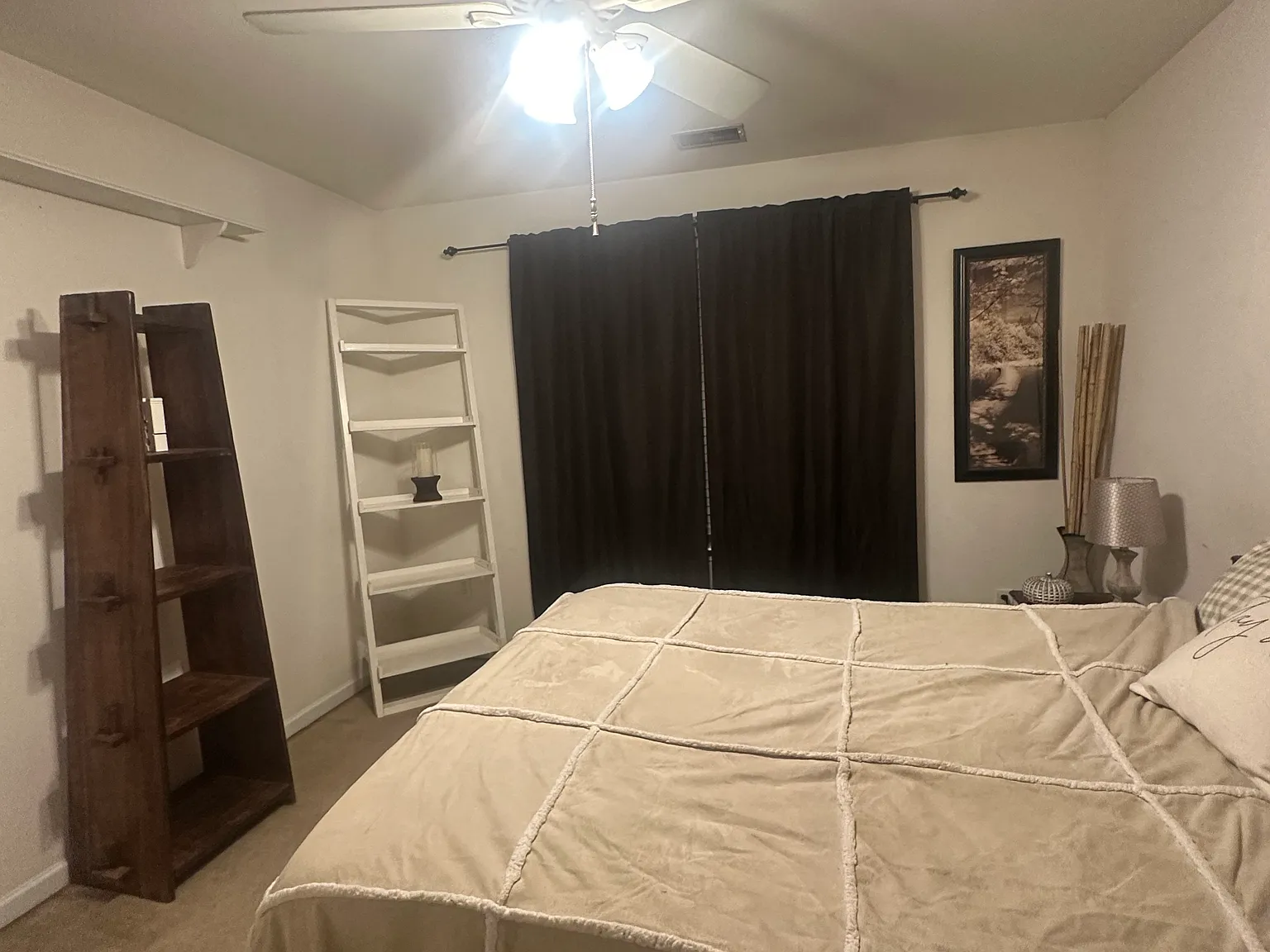 3 bed, 2.5 bath, $900 — Photo 2