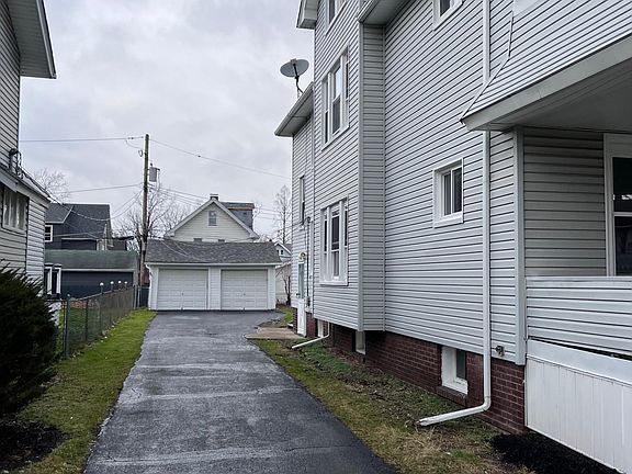 3rd image of 17430 Woodford Ave Unit 2