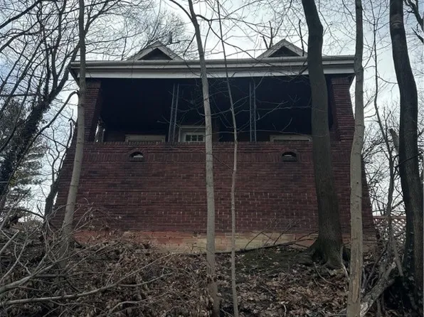 19201 Shawnee Rd, Euclid, OH 44117