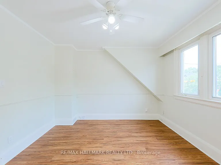 2159 Gerrard St E #UPPER — Photo 8