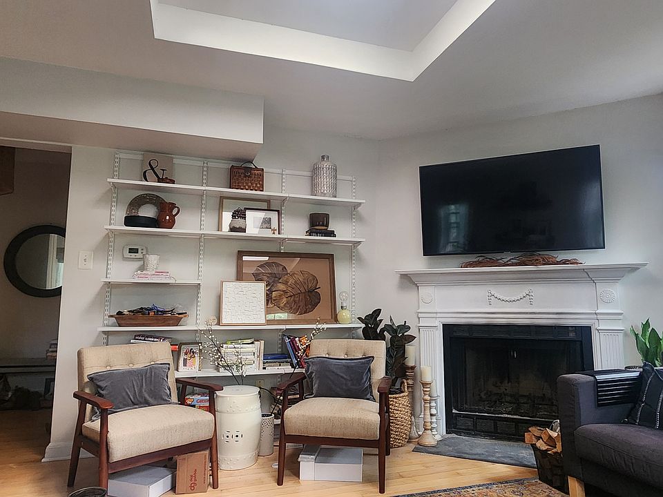 Living area with built in bookshelves