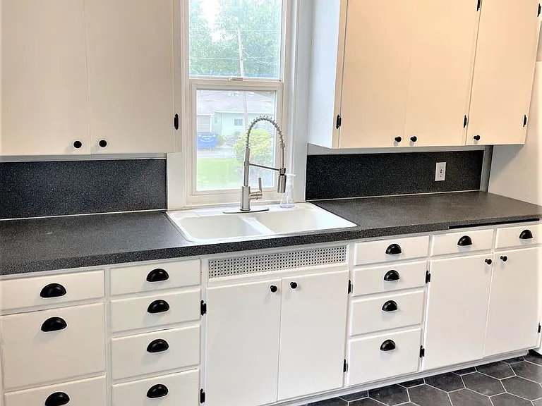 814 Front Street — Photo 10
