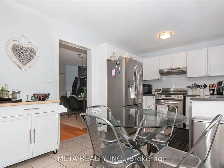 2109 Dunmore Ave — Photo 7