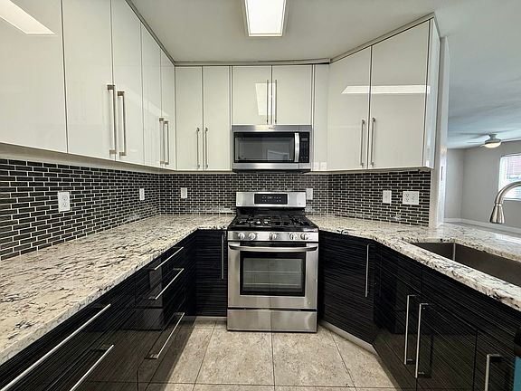 3rd image of 7504 Fencerow St