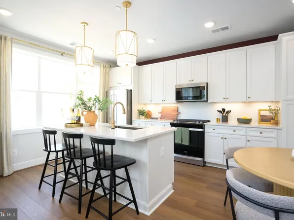 129 Warburton St, Alexandria, VA 22304