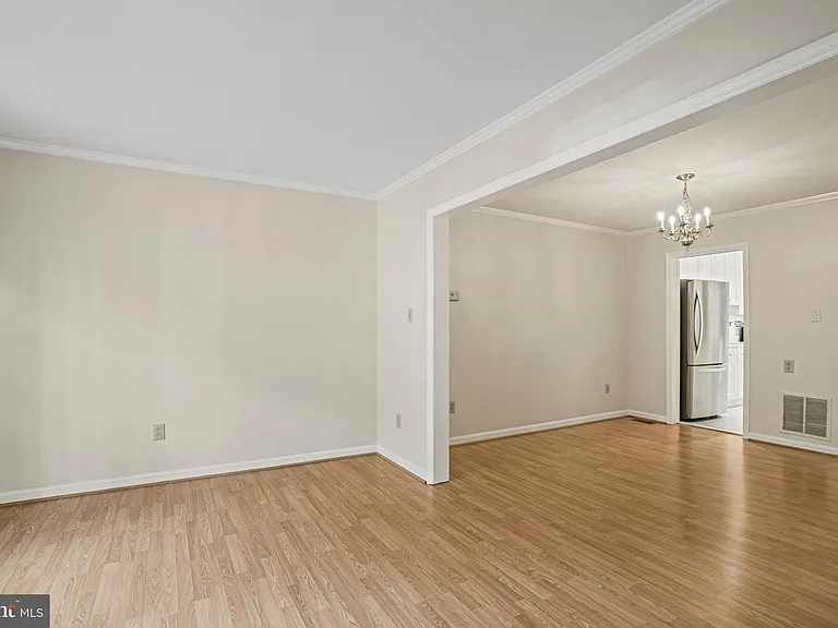 1141 N Vernon St — Photo 18