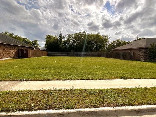 1011 Bluecrest Ln, Beeville, TX 78102