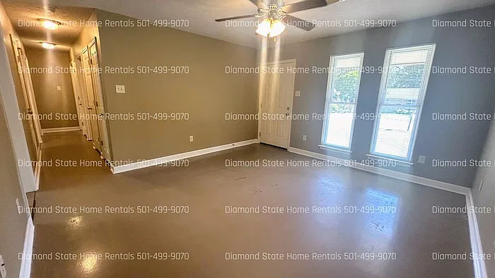 3 bed, 1.0 bath, 1050 sqft, $1,250 — Photo 2