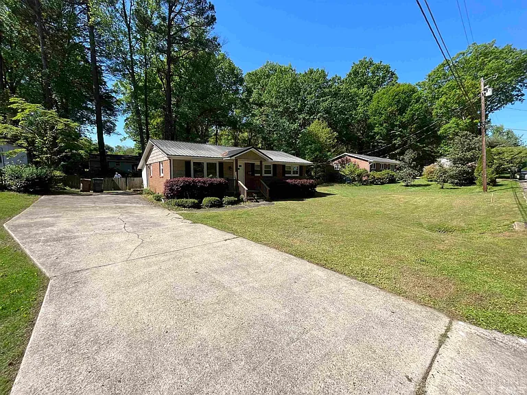 207 W Boundary St — Photo 2