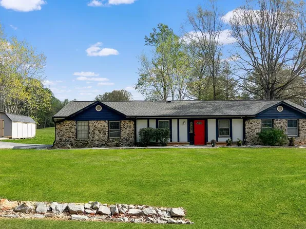 227 Candlewood Dr, Blairs, VA 24527