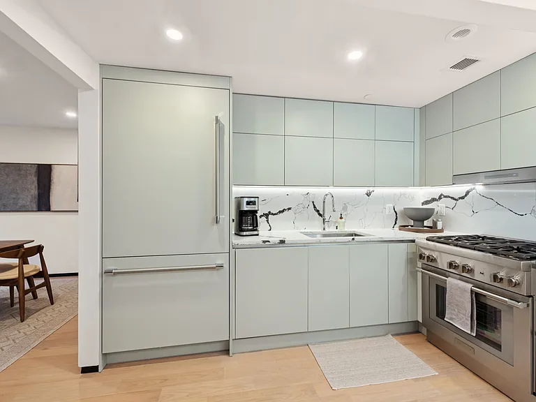 350 W 44th St #505 — Photo 9