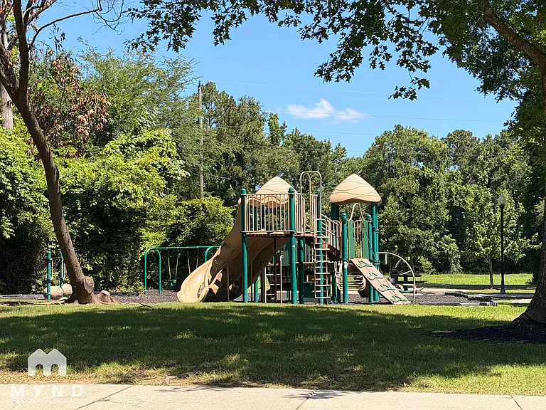1411 Cameron Park Ln — Photo 23