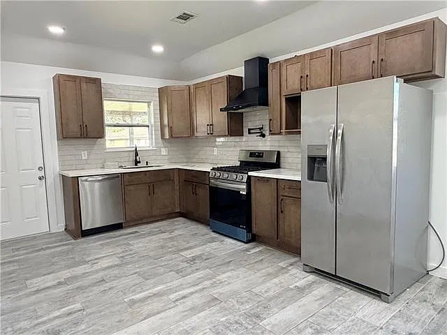 3 bed, 2.0 bath, 1050 sqft, $1,800 — Photo 3