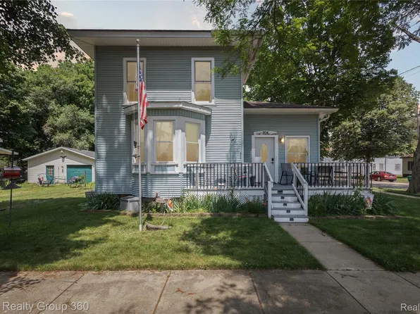 204 W Caroline St, Bellevue, MI 49021