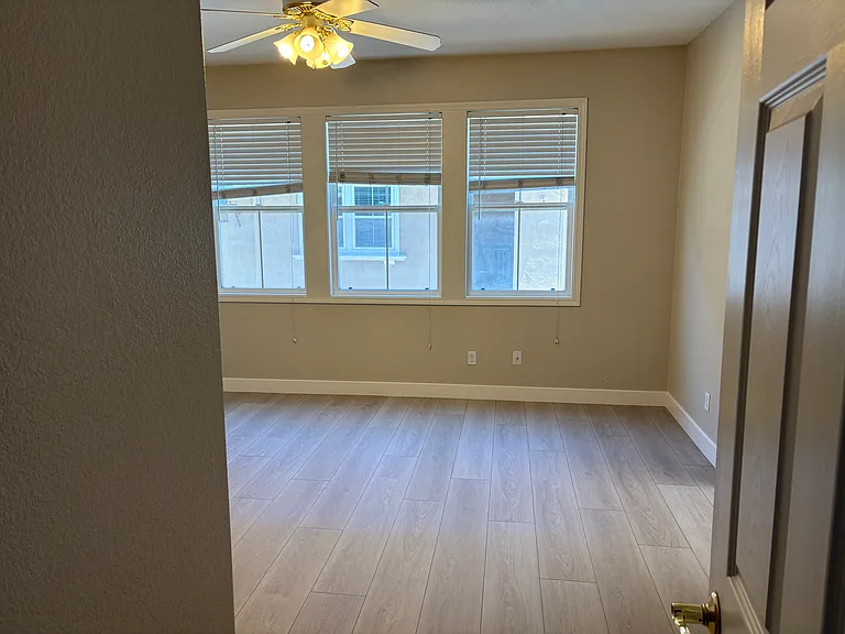 3265 Monaghan St — Photo 4