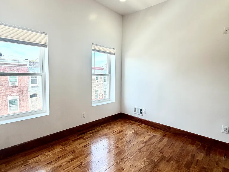 1819 N Port St — Photo 18