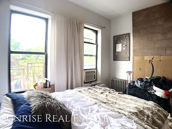 2nd image of 518 Bainbridge St APT 3C