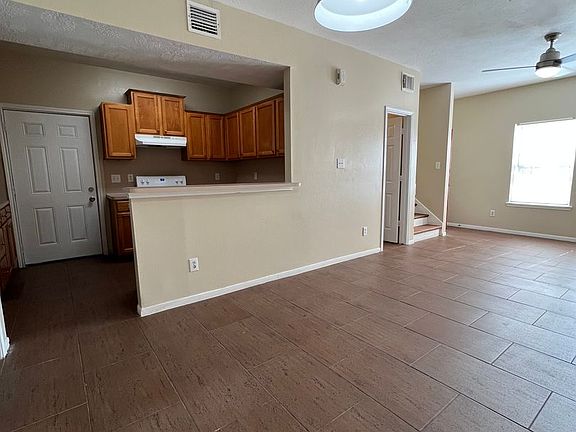 3rd image of 4735 Clover St #4735B