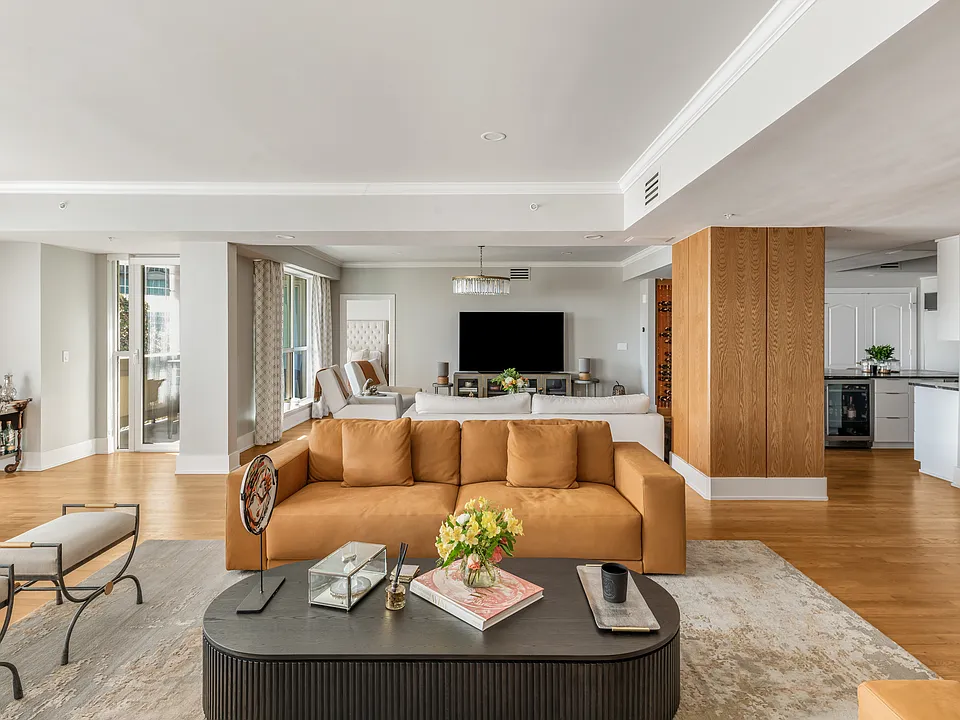 3401 Lee Pkwy #404