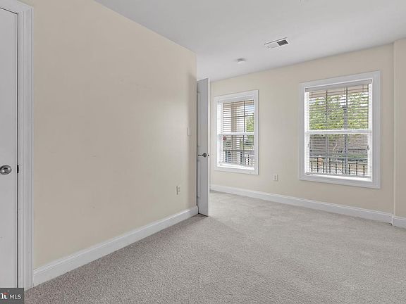 5th image of 4521 Scarlet Oak Ln