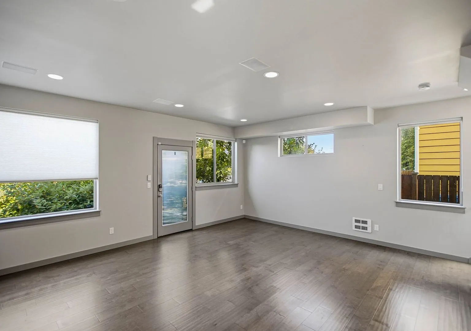 Well-located 2 bed 2 bath townhome in North Delridge with parking — Photo 4