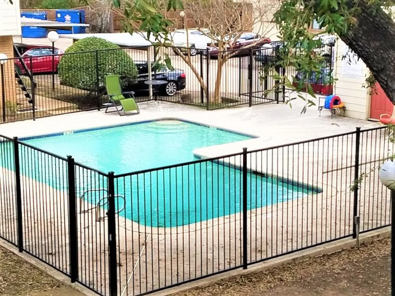 6646 E Lovers Ln — Photo 2