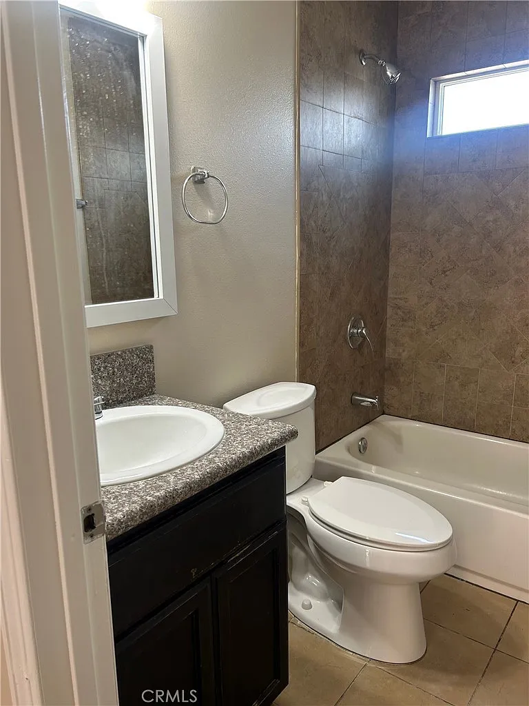 2 bed, 680 sqft, $2,400 — Photo 3