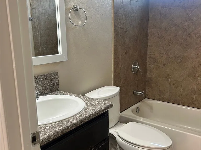 626 W 59th Pl — Photo 3