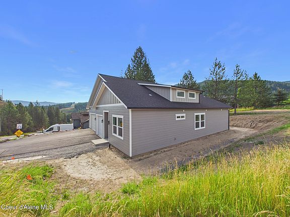 3rd image of 101 Happy Trails Ln