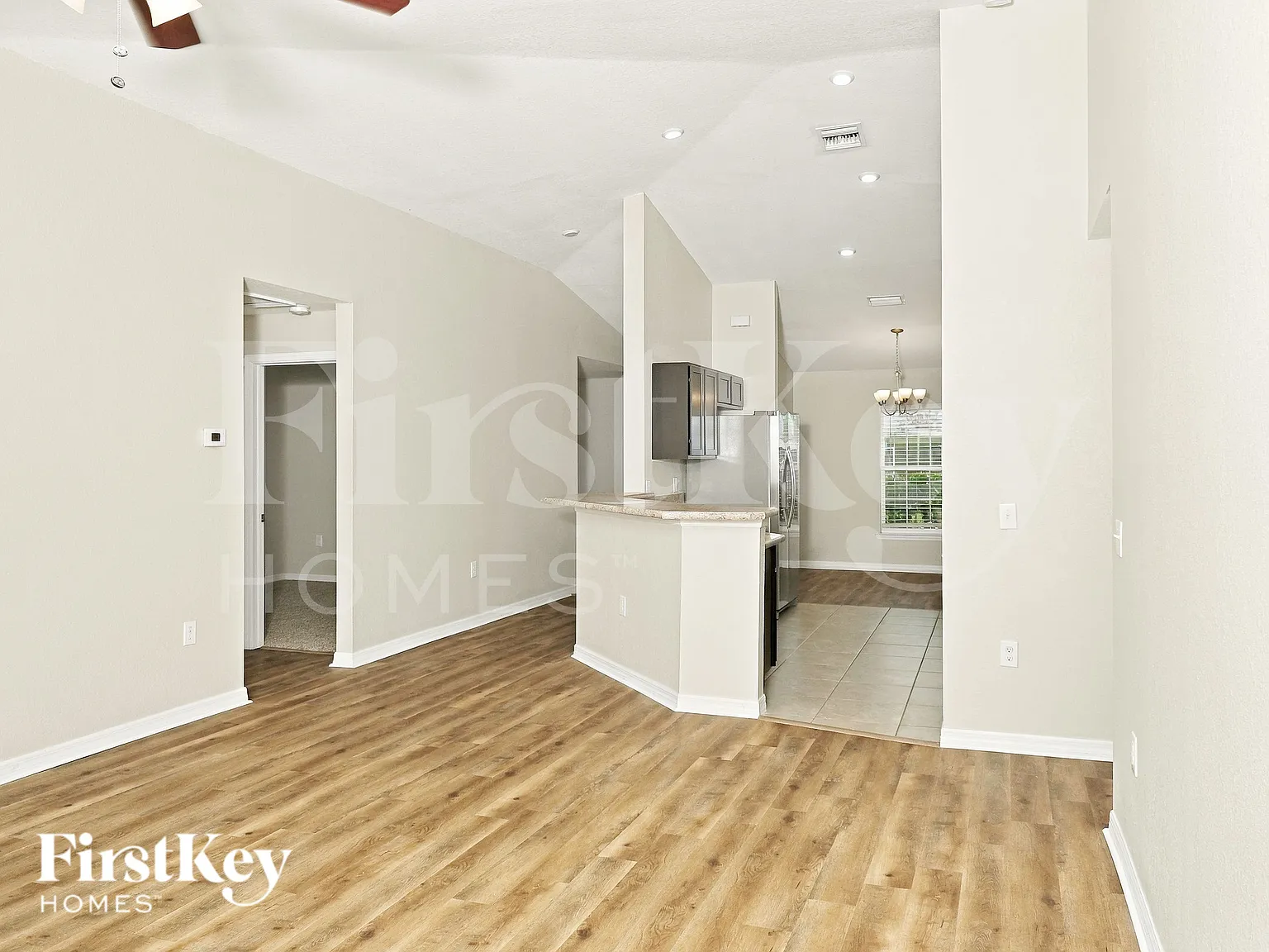 3 bed, 2.0 bath, 1637 sqft, $1,810 — Photo 3