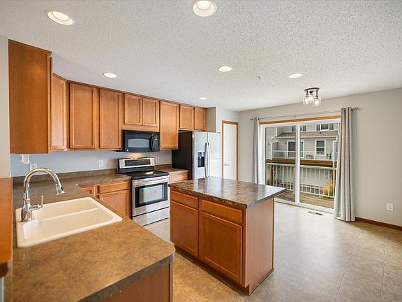 4th image of 907 Ledgestone Dr