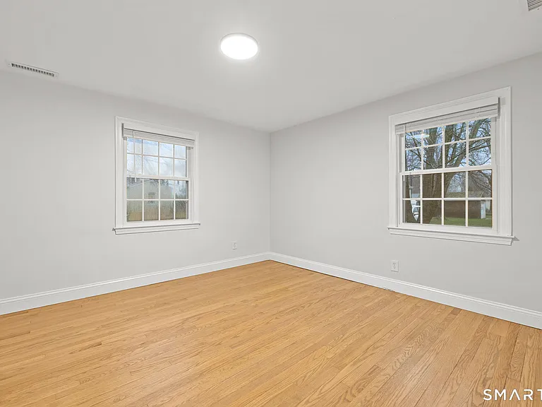 12 Sherwood Rd — Photo 13