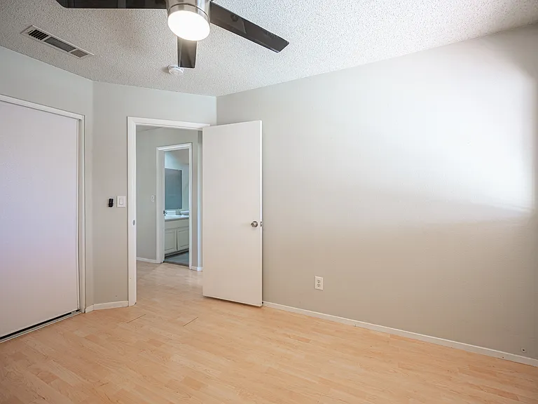 7660 Kalmalii Ave — Photo 5