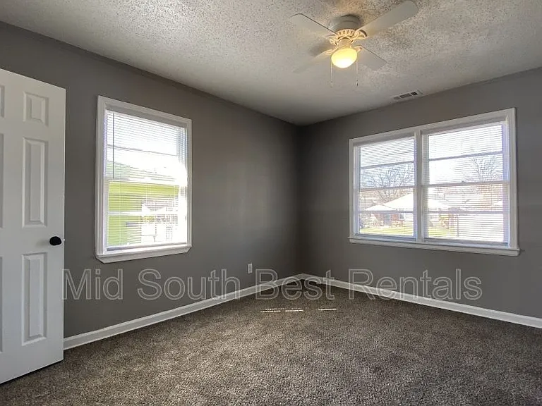 323 W Essex Ave — Photo 7