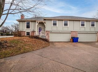 1541 E College Way, Olathe, KS 66062