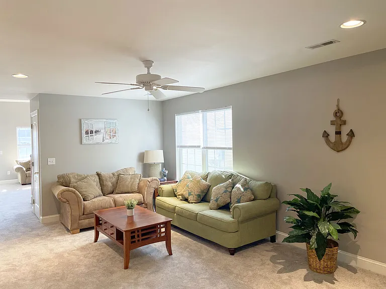 Queen Anne Way — Photo 16